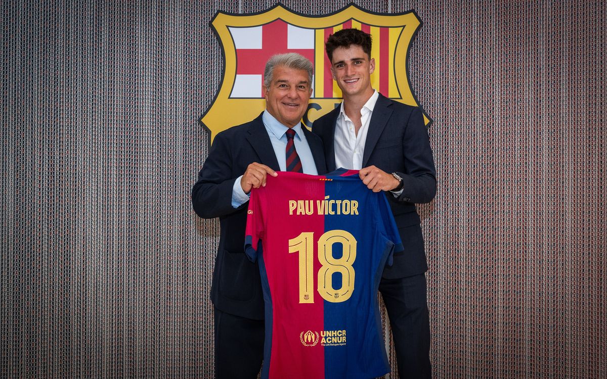Pau Víctor signs first team contract